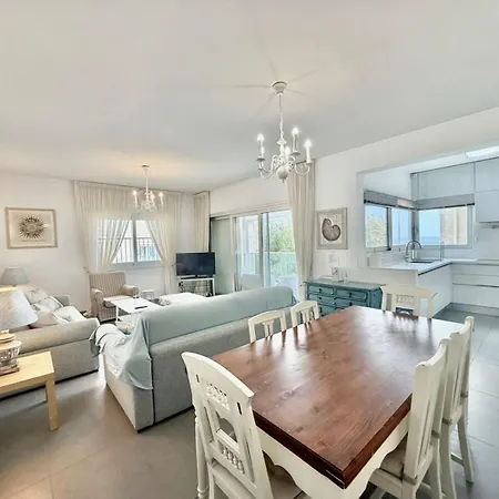 Apartment Luxury Front Flat Kyma 3 *