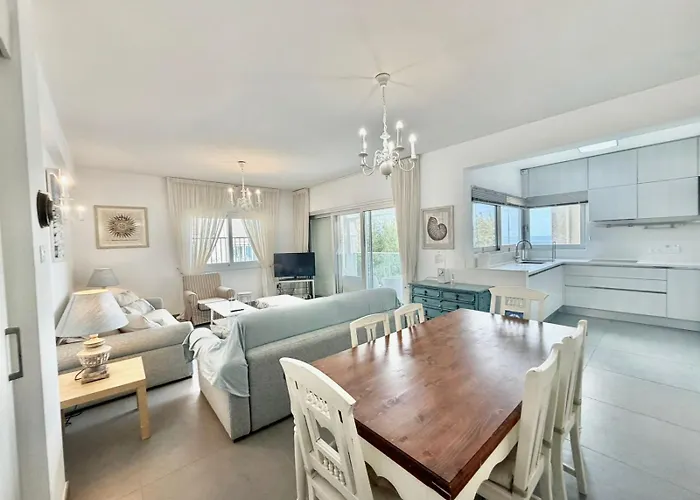 Apartment Luxury Front Flat Kyma 3 *