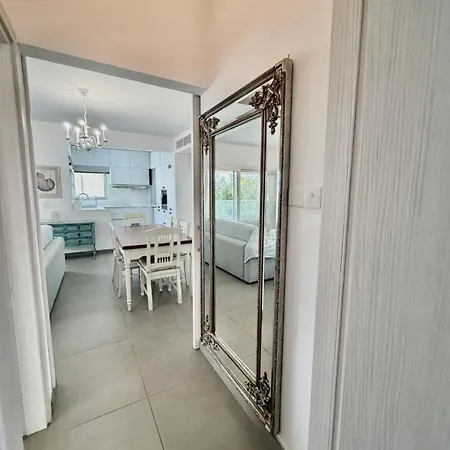 Luxury Front Flat Kyma 3 * ليماسول